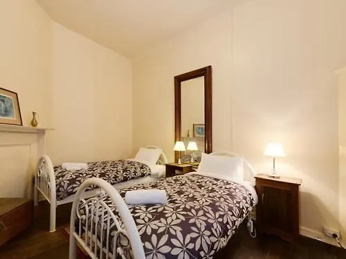 Edinburgh Gallery Bed & Breakfast Hobart