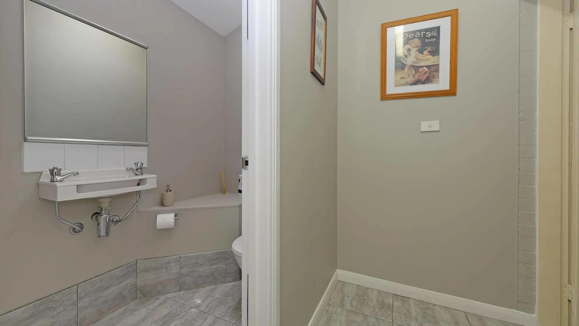 הובארט Edinburgh Gallery Bed & Breakfast אוסטרליה