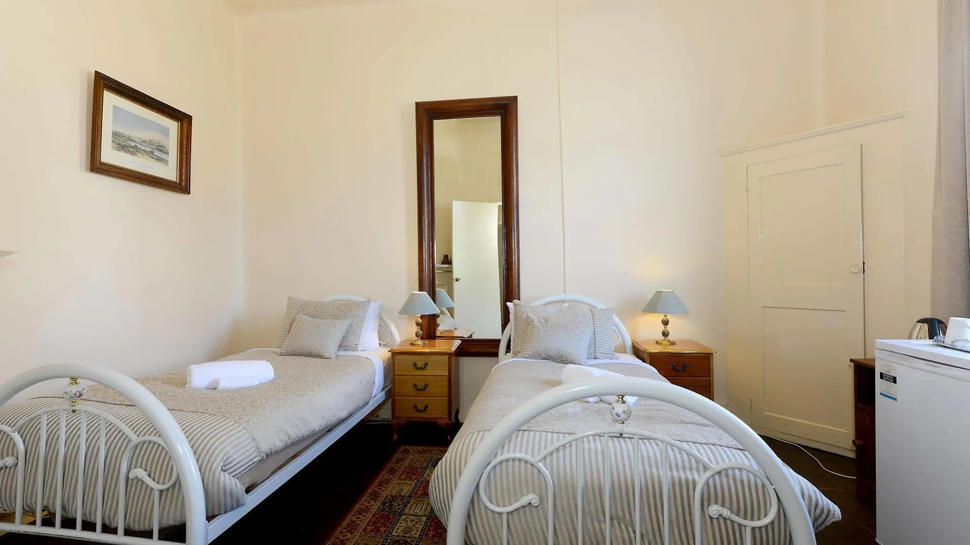 הובארט Edinburgh Gallery Bed & Breakfast אוסטרליה